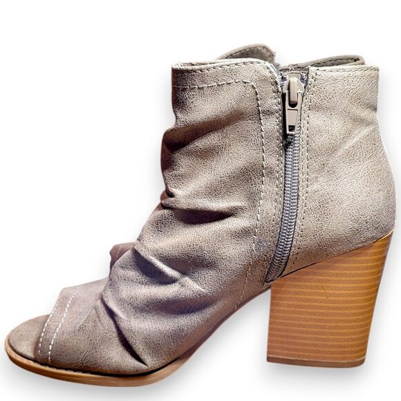 Charming Charlie Ruched Faux Suede Peep-Toe Block Heel Taupe Booties, 6M NWOT - Picture 7 of 11